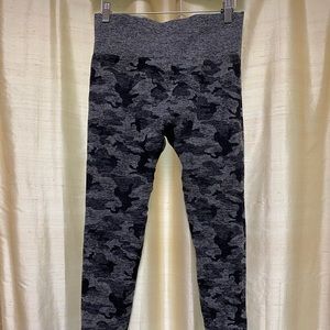 No line scrunched booty leggings